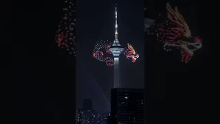 千架无人机在空中化作一条“飞龙”，盘旋在天津广播电视塔周围，呈现“飞龙绕塔”的景观 #无人机 #表演