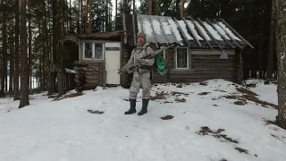 НЕ ДОЖДАЛСЯ ПОМОЩИ. ОСТАЛСЯ ОДИН В ТЕМНОТЕ. БРОСИЛ МАШИНУ. ПОКИНУЛ ТАЁЖНУЮ ИЗБУ. ЕЛЕ ВЫБРАЛСЯ