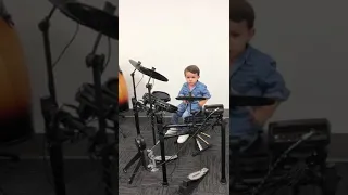 A danzar - Barak| 2 años| 2 year old drummer