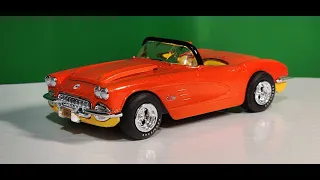 1960 Corvette (1/25 Scale)