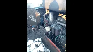 ДТ 75 Казахстан запуск со стартером в мороз -15 (часть 1) / how Russians start a tractor in the cold