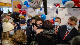 Wiedersehen am Flughafen nach Aufhebung der US-Einreisebeschränkungen