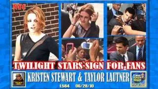Twilight Stars Kristen Stewart & Taylor Lautner SIGN FOR FANS in NYC L584