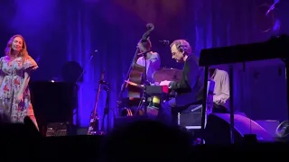 Norah Jones and Regina Spektor preforming Angel Dream by Tom Petty