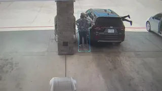 Video captures suspect stealing bag of cash from an SUV in a Texas city