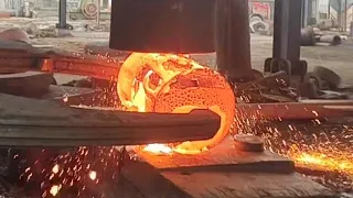 Extremely dangerous high-temperature forging | What will a huge cylinder be forged into?