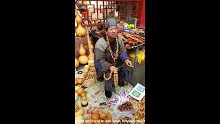 The monk in the stall meets the boss 摆地摊的济公遇见大老板 الراهب في كشك يلتقي مدرب كبير