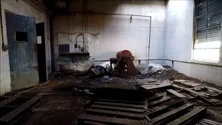 Exploring a spooky abandoned slaughterhouse