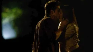 Elena e Stefan se BEIJAM pela PRIMEIRA vez | The Vampire Diaries (1x02)