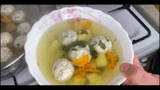 Дієтичний суп з курячими фрикадельками