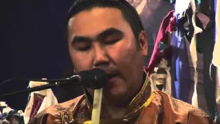 Cântico gutural Tuvan - khoomei ( Huun-Huur-Tu - Live )