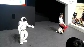 Asimo in Tokyo motor show 2015