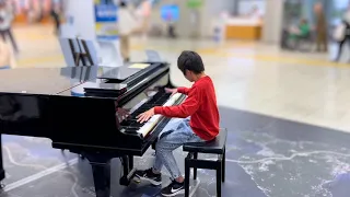 11-Year-Old Performs Chopin's "Heroic" Polonaise Op. 53 on an Airport Street Piano