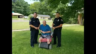 Texas Police Officers On Patrol Stop To Mow Disabled Veteran’s Lawn | Southern Living