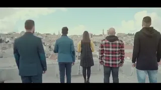 El tamborilero. cantado en 1 terraza d Belen, x 1 arabe, 1, 1 palestino, 1 italiano y 1 norteameric