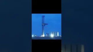 Lifting of Mechazilla (SpaceX tower)