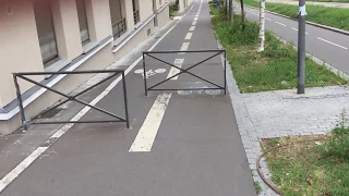 Voiture déboule sur piste cyclable