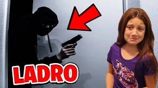 UN PERSONAGGIO SCONOSCIUTO ENTRA IN CASA NOSTRA E RUBA LA NINTENDO DI AURORA! #cavalerisisters