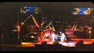 Queen We Will Rock You (Live at Wembley First Night)