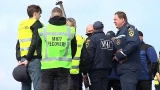 Search for body parts, debris at MH17 crash site resumes