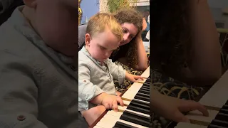 Baby pianist first word is Fa - Первое слово маленького пианиста "Фа"