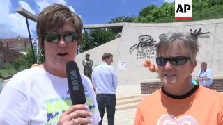 Fans Flock to Knoxville to Honor Pat Summitt