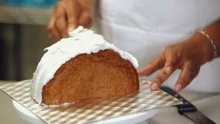 How to Shape a Purse Cake | Birthday Cakes