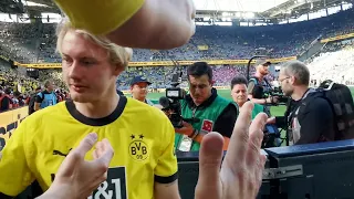 ECHTE LIEBE - Dortmund Südtribüne und Spieler nach der verpassten Deutschen Meisterschaft 2023