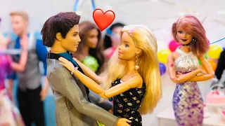 Emily and Friends: Love-Struck! ❤️ Pt.2 (Ep.8) - Barbie Doll Videos