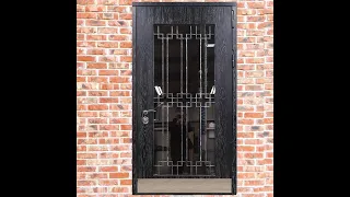 Эта наружная входная дверь со стеклом будет настоящим украшением вашего загородного дома.