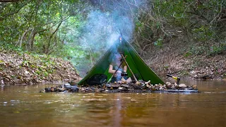 2 Day Solo Overnight Trip - Survival Camping in The Diddle of River - Living alone