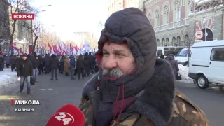 Стало відомо, за скільки купили масовку на ранкових мітингах