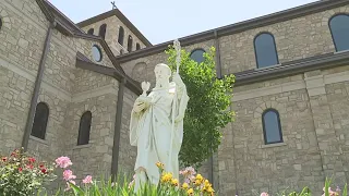 Missouri miracle? Hundreds travel to see nun's exhumed body