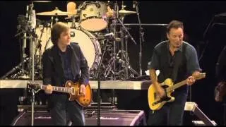 Bruce Springsteen & Paul McCartney - Twist And Shout (Live)