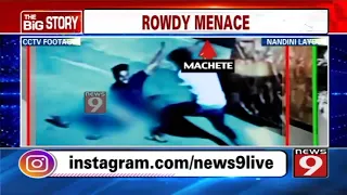 Rowdies attack man with machetes