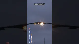 B-2 SPIRIT BOMBER LANDS AT RAF FAIRFORD #shorts #trending #b2spirit
