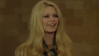 Brigitte Bardot : secrétaire et dactylo dans « Les Femmes » (1969)