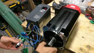 Closed loop servo spindle motor with orientaion