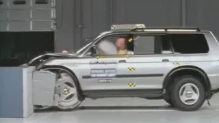 2001 Mitsubishi Montero Sport moderate overlap IIHS crash test