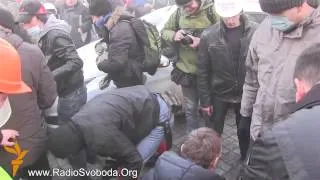 Евромайдан  Киев  18  02  2014  Жестокое избиение срочников