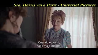 Sra.  Harris vai a Paris