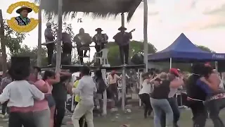 Jorge Torres y los amigos de Feliciano cerrando la jinetiada de la fiesta del ternero entrerriano