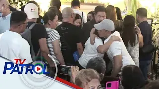 Kaanak, kaibigan pumunta sa huling araw ng lamay ni Mario Dumaual | TV Patrol