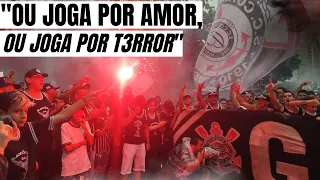 Torcida do Corinthians  vai ao clube e protesta contra diretoria antes de CORINTHIANS x FLAMENGO