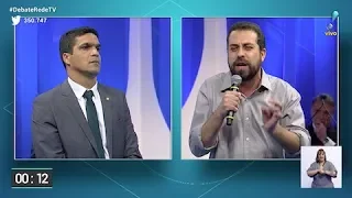 "Nesse debate, novamente, vemos 50 tons de Temer", ironiza Guilherme Boulos