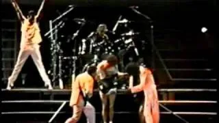 Queen - Live in Vienna 1986 part 7 - Hammer to fall-Crazy little thing called love