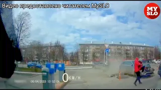 Видео момента ДТП с «бешеным» Mercedes у «Ликерки»: он едва не сбил мужчину с ребенком