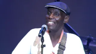 Oliver Mtukudzi feat. Hugh Masekela - Todii (Live)
