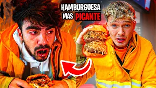 COMIENDO LA HAMBURGUESA MAS PICANTE DEL MUNDO!