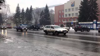 В Горно-Алтайске дождь в феврале и гололедица. 2015 год.